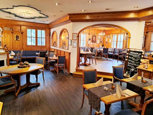 餐廳, 特蘭斯馬爾旅遊飯店 (Transmar Travel Hotel) in 賓德拉赫