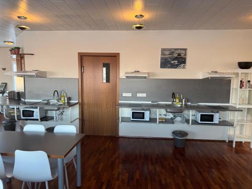 kuhinja, Frost Guesthouse by Welcome Iceland in Stadarbakki