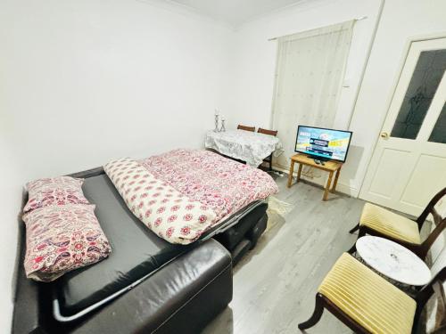 Entire 3 Bedroom House- FREE PARKING, Liverpool (photo 9)