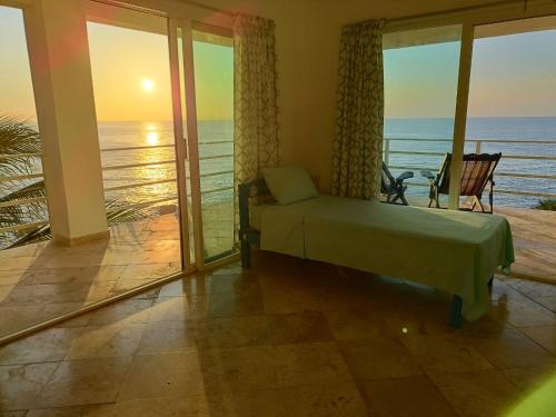 Hotel Luz de Mar ' right on the beach in Kuatunalko