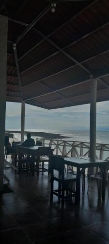 레스토랑, Hotel Palmar Surf Camp & School in 산 카를로스