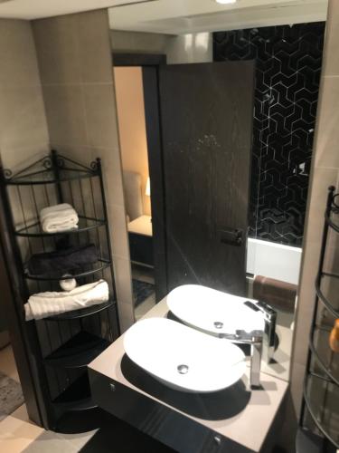 Cozy studio in Business Bay Dubai - image 12