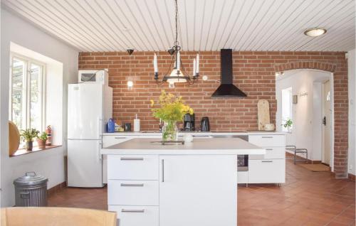 Kitchen, Cozy Home In Garsnas With Wifi in Garsnas