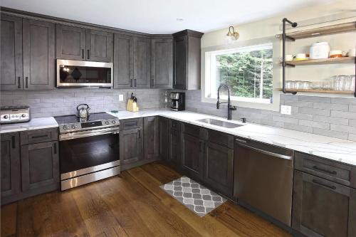 NEW Mt Snow Private Chalet in Dover, USA