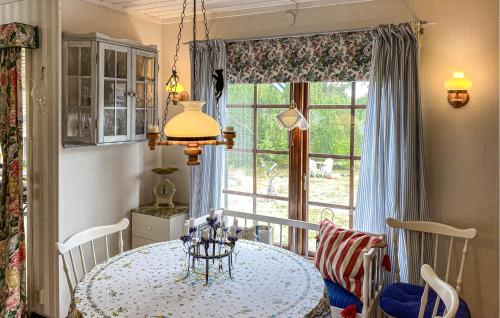 virtuve, Pet Friendly Home In Gamleby With Wifi in Lofta