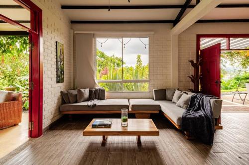 Casa cafetera en Pereira con Jacuzzi y 5 habitaciones in Mundo Nuevo