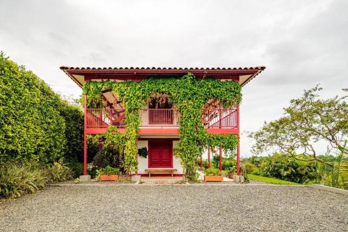 Casa cafetera en Pereira con Jacuzzi y 5 habitaciones in Mundo Nuevo