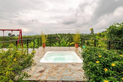 Casa cafetera en Pereira con Jacuzzi y 5 habitaciones in Mundo Nuevo