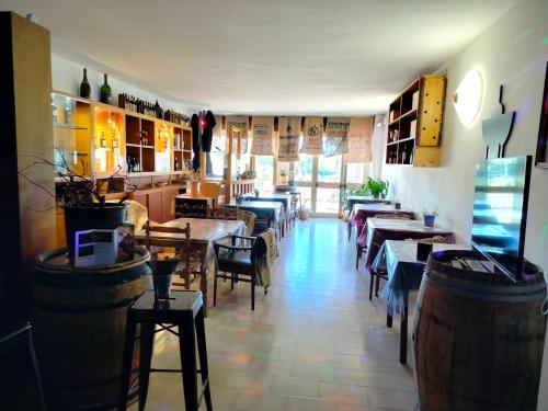 Shared lounge/TV area, Hotel Veles in Lizzano in Belvedere