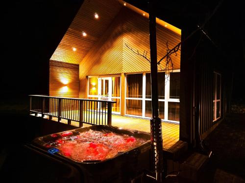 Zupe Dream House with jacuzzi and sauna in Sendvario