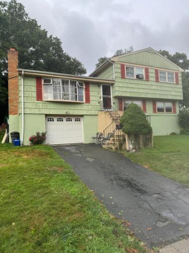 ทัศนียภาพภายนอกโรงแรม, Beautiful 3 - 4 Bedroom Home Fully Furnished Including Utilities Close to I95 & Train in สแตรตเฟิร์ด (CT)