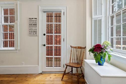 Historic Home With Free Parking In Quiet, Convenient in Philadelphia, USA