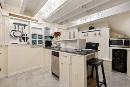 Historic Home With Free Parking In Quiet, Convenient in Philadelphia, USA