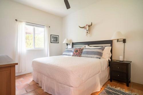Charming La Quinta Santa Fe style home with new Pool and Spa! in La Quinta, USA