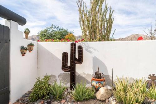 Charming La Quinta Santa Fe style home with new Pool and Spa! in La Quinta, USA
