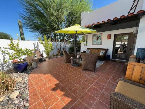 Charming La Quinta Santa Fe style home with new Pool and Spa! in La Quinta, USA