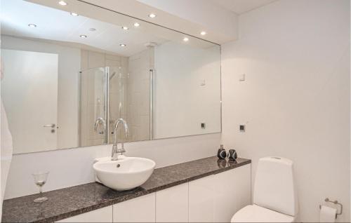 Bathroom, 1 Bedroom Nice Apartment In Idestrup in Idestrup