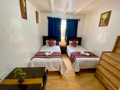 Twin Room image 4