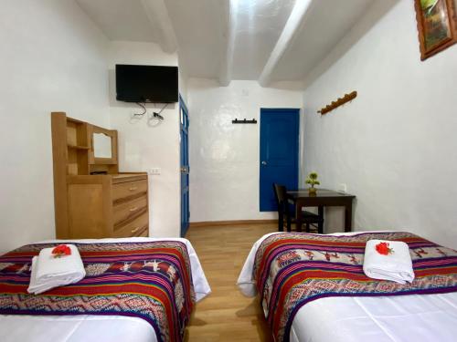 Twin Room image 7