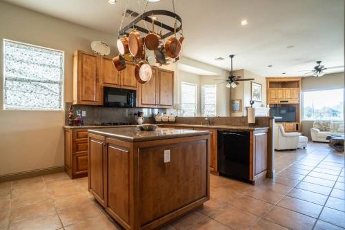Desert Willow View Home with Pool on Golf Course in Palm Desert, USA