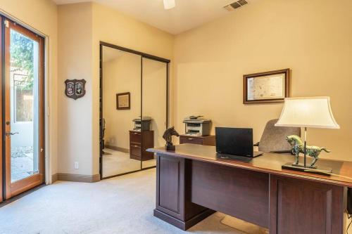 Desert Willow View Home with Pool on Golf Course in Palm Desert, USA