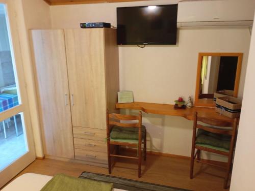 One-Bedroom Apartment with Sea View image 7