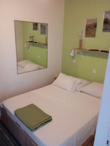 One-Bedroom Apartment with Sea View image 3