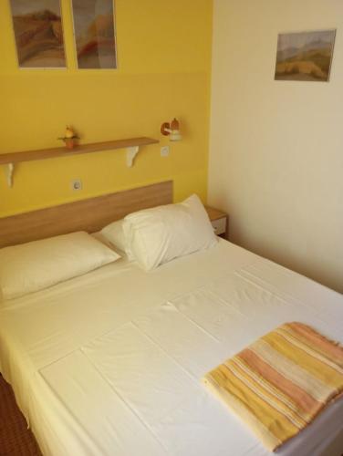 One-Bedroom Apartment with Terrace image 9