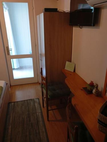 One-Bedroom Apartment with Sea View image 6