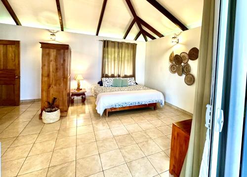 O'coco Bungalow- Breathtaking waterfront views, endless memories in Ti'ama'o