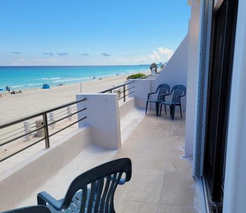 Ocean view front beach villa, Cancún (photo 7)