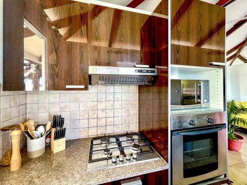 O'coco Bungalow- Breathtaking waterfront views, endless memories in Ti'ama'o