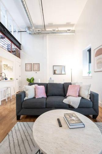 Classic! Loft King Bed ! Free Parking! 30 min NYC! in East Orange, USA