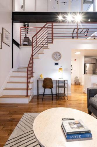 Classic! Loft King Bed ! Free Parking! 30 min NYC! in East Orange, USA