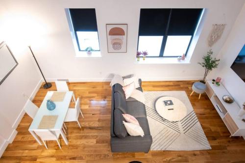 Classic! Loft King Bed ! Free Parking! 30 min NYC! in East Orange, USA