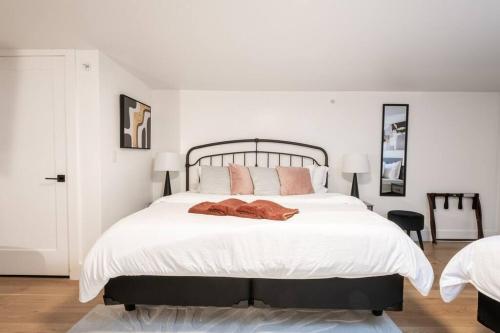 Classic! Loft King Bed ! Free Parking! 30 min NYC! in East Orange, USA