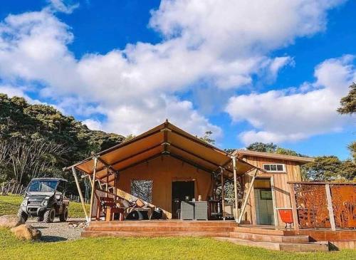 Bethells Luxury Retreat - Auckland Glamping, Auckland (Foto 2)