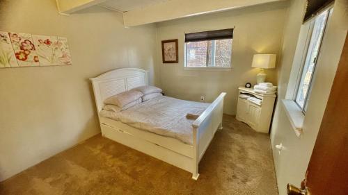 Sweet Cabin Home Getaway! in Big Bear City, USA