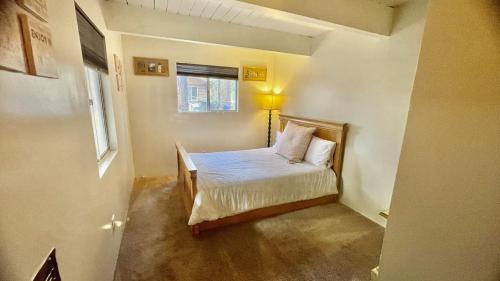 Sweet Cabin Home Getaway! in Big Bear City, USA