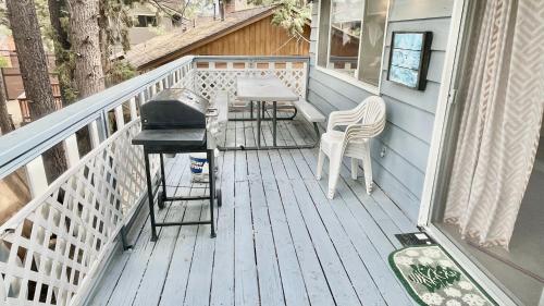 Sweet Cabin Home Getaway! in Big Bear City, USA