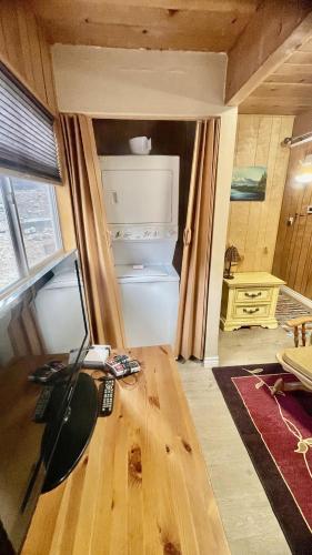 Sweet Cabin Home Getaway! in Big Bear City, USA
