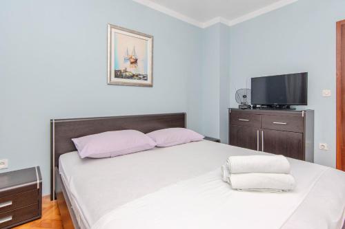 Three-Bedroom Holiday Home  image 9