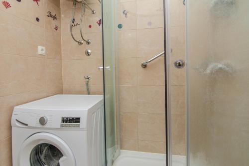Three-Bedroom Holiday Home  image 4