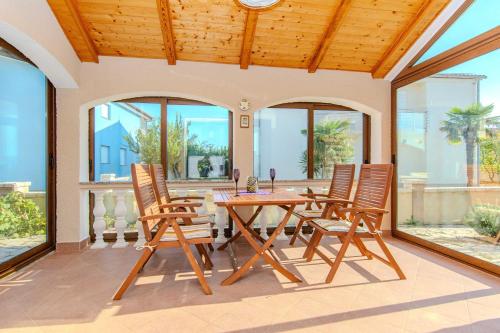 Three-Bedroom Holiday Home  image 1