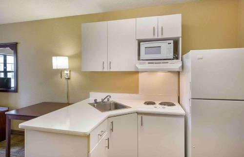 ห้องครัว, Extended Stay America Suites - Tacoma - South in ทาโคมา (WA)