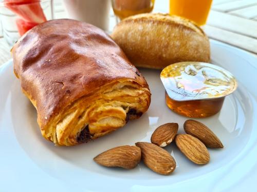 The Originals City Hôtel Marseille Aéroport - image 6