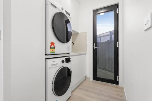 Entire House Stay in Springvale