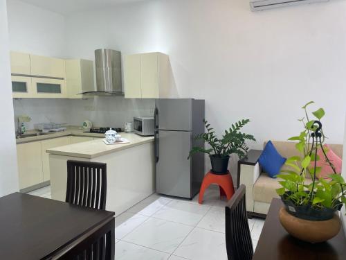 In the heart of Colombo 2 bedrooms 2 Bath rooms - image 6