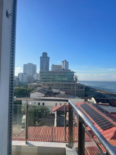 In the heart of Colombo 2 bedrooms 2 Bath rooms - image 9