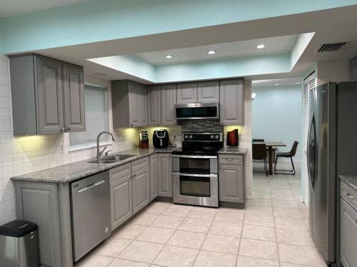 Vero Oaks Stroll to beach includes Mini Golf and Jacuzzi in Wabasso Beach (FL)